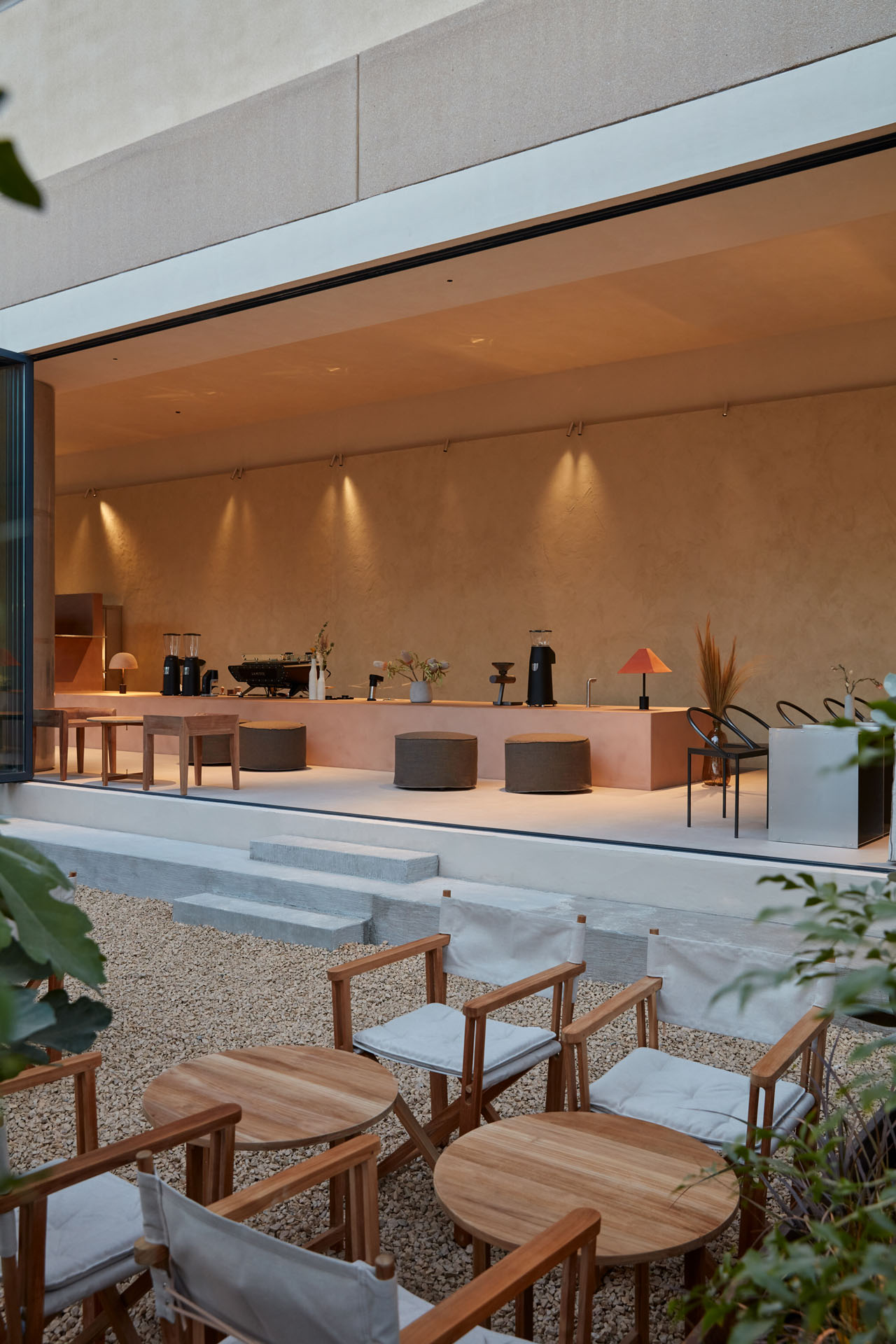 Monolithic plaster counter centres La Petite cafe in Abu Dhabi