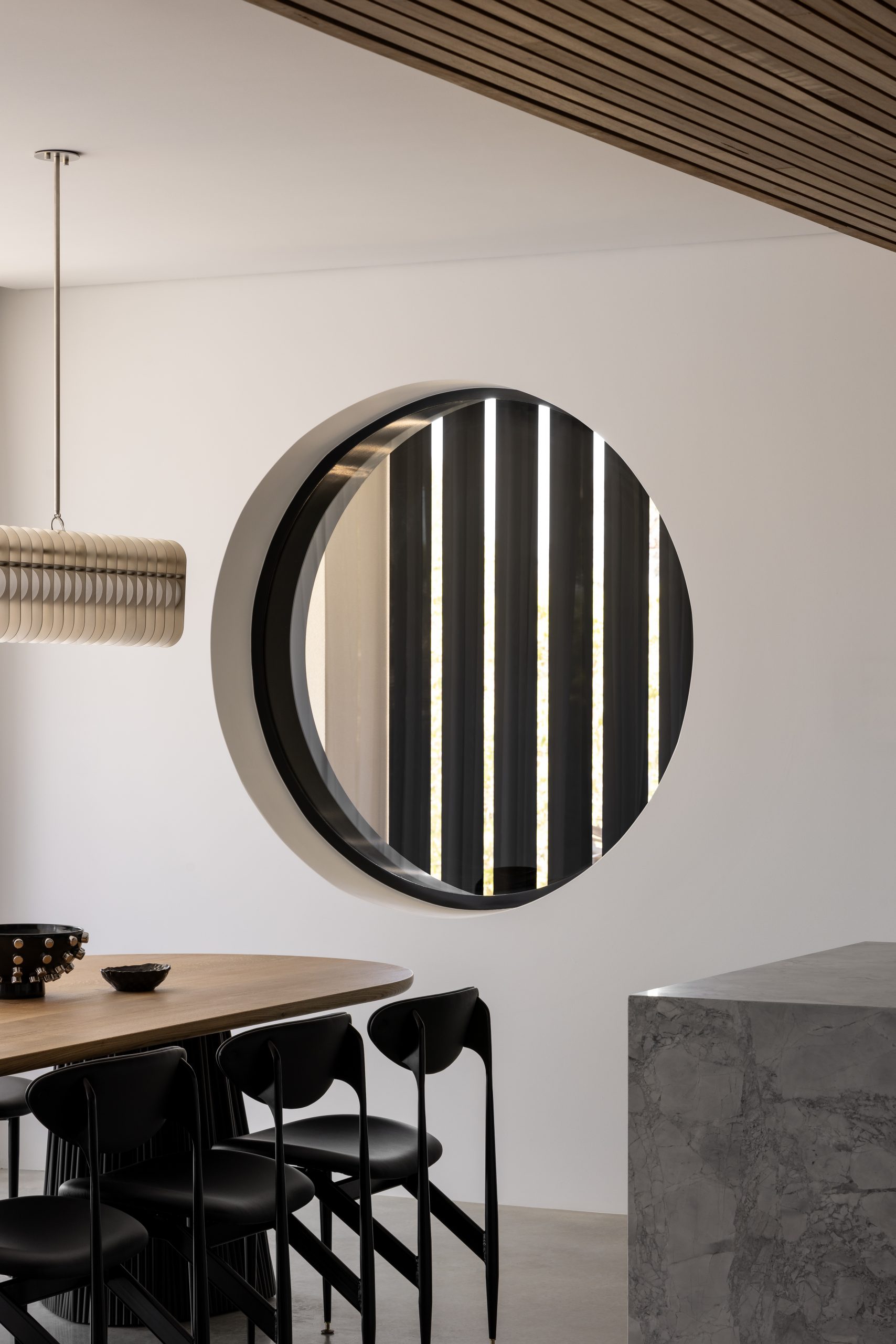 details in the home that include a circular window that allows light to seep in